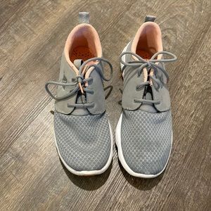 Sperry size 9 tennis shoes